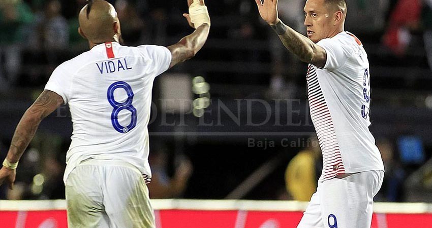 Chile llama a 5 'mexicanos' para Copa América, entre ellos Nico Castillo y Edu Vargas