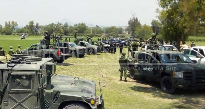 Pobladores impiden a soldados decomiso de huachicol Pobladores impiden a soldados decomiso de huachicol