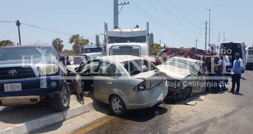 Terrible accidente en carambola de 11 carros en CSL
