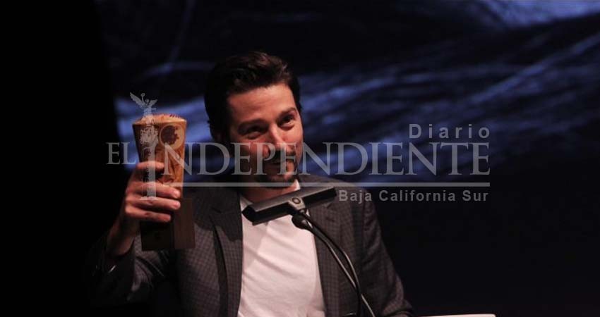 Diego Luna es galardonado como “Artista Distinguido” en ISPA 2019 Diego Luna es galardonado como “Artista Distinguido” en ISPA 2019