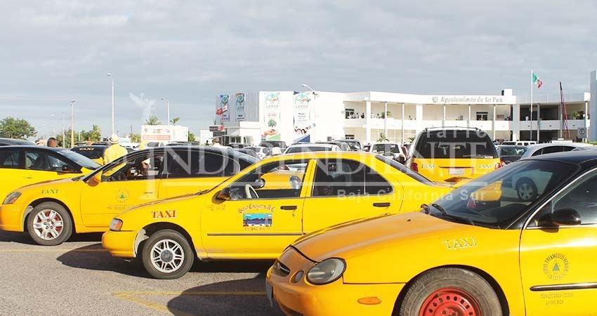 Solicitan taxistas reacomodo de tarifas para servicio de transporte en La Paz Solicitan taxistas reacomodo de tarifas para servicio de transporte en La Paz