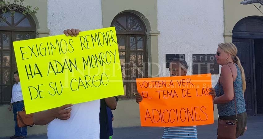 Se manifiestan nuevamente integrantes del centro de rehabilitación “Craadyr” en Palacio Municipal de SJC Se manifiestan nuevamente integrantes del centro de rehabilitación “Craadyr” en Palacio Municipal de SJC