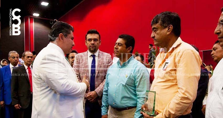 Diputados de BCS también homenajearon a líder de “La Luz del Mundo” Diputados de BCS también homenajearon a líder de “La Luz del Mundo”