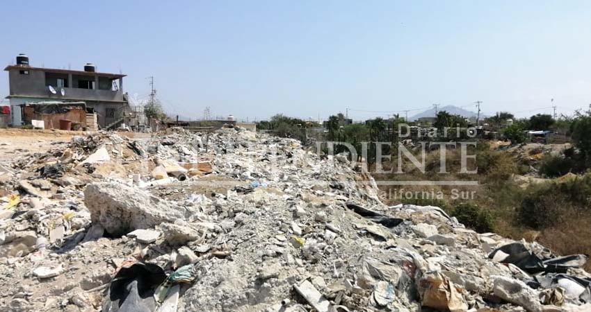 “Ahorcados” de basura cauces pluviales de colonia Valle del Cabo en CSL “Ahorcados” de basura cauces pluviales de colonia Valle del Cabo en CSL