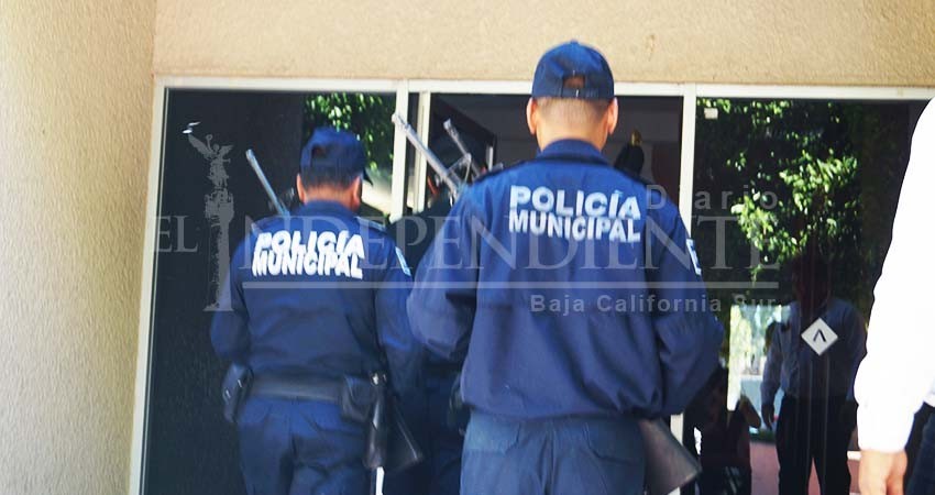 Afectados 73 policías y trabajadores municipales de La Paz por adeudos a Fovissste Afectados 73 policías y trabajadores municipales de La Paz por adeudos a Fovissste