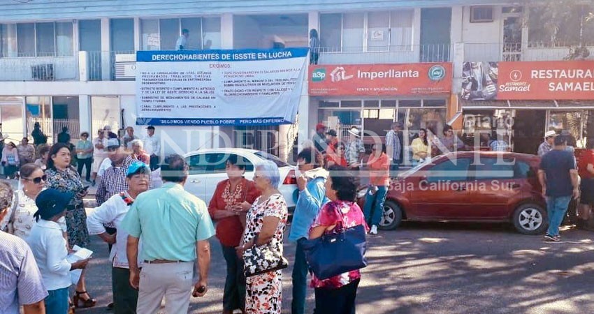 Otra protesta contra ISSSTE; exigen medicamentos y atención médica Otra protesta contra ISSSTE; exigen medicamentos y atención médica