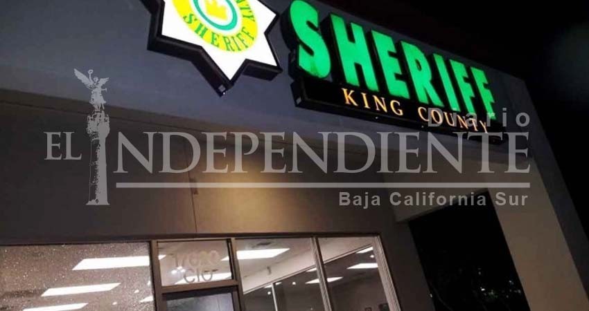 Hombre irrumpe en estación de policía para regalar donas