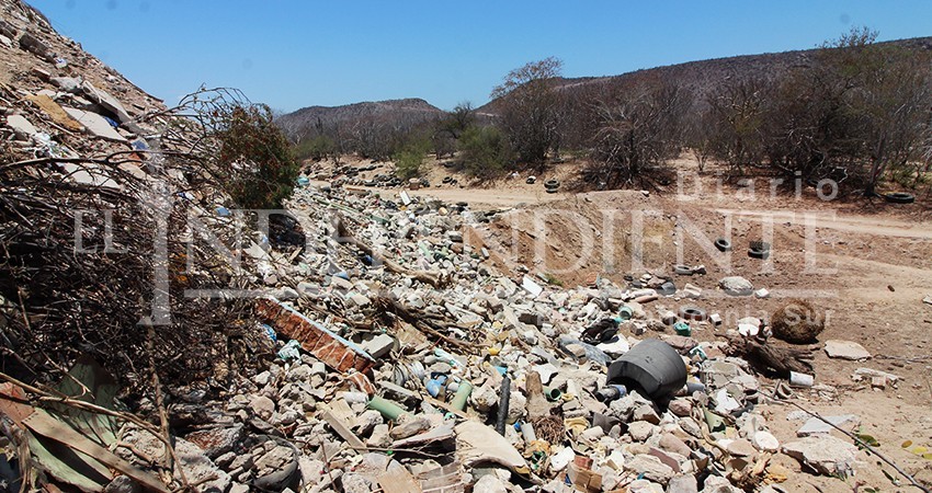 Tiradero clandestino gana terreno en arroyo “El Cajoncito” de La Paz Tiradero clandestino gana terreno en arroyo “El Cajoncito” de La Paz