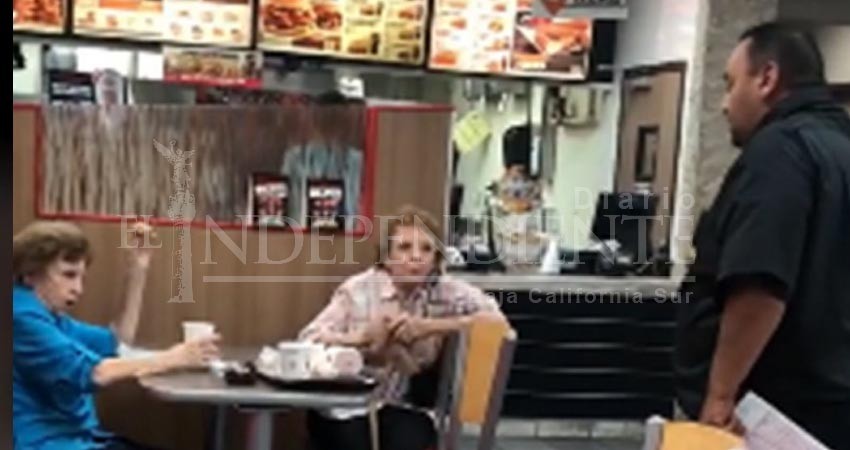 ¡Lárgate a México si hablas español! Gritan mujeres racistas en EU ¡Lárgate a México si hablas español! Gritan mujeres racistas en EU