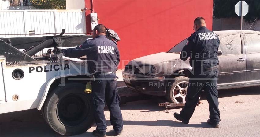 867 vehículos “abandonados” han sido retirados de la vía pública en La Paz 867 vehículos “abandonados” han sido retirados de la vía pública en La Paz