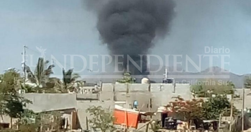 Se incendia el corralón de Cabo San Lucas Se incendia el corralón de Cabo San Lucas