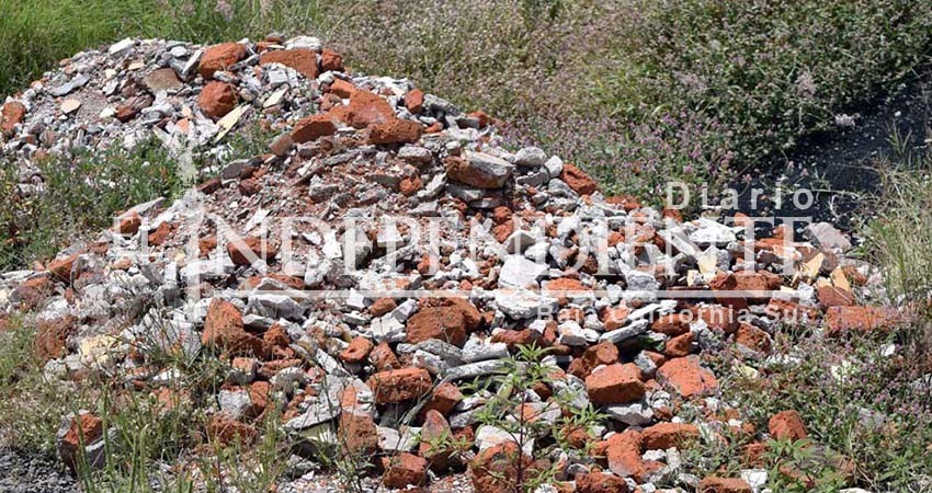 Escombros de construcciones terminan en basureros clandestinos de La Paz Escombros de construcciones terminan en basureros clandestinos de La Paz