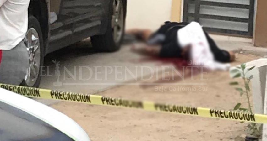 Asesinan a un hombre afuera de su casa en Península Sur