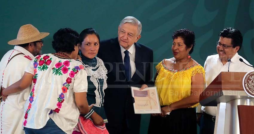 Pueblos indígenas entregan propuestas a López Obrador Pueblos indígenas entregan propuestas a López Obrador