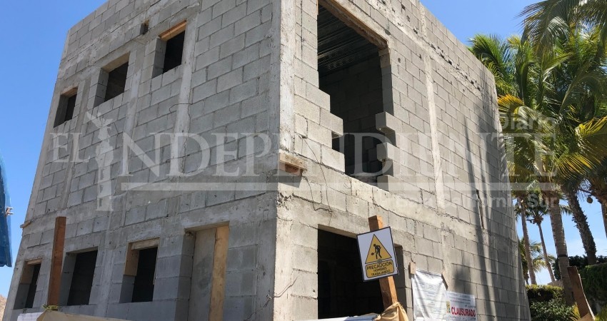 Urgente demoler irregular obra de playa El Médano, piden comerciantes Urgente demoler irregular obra de playa El Médano, piden comerciantes