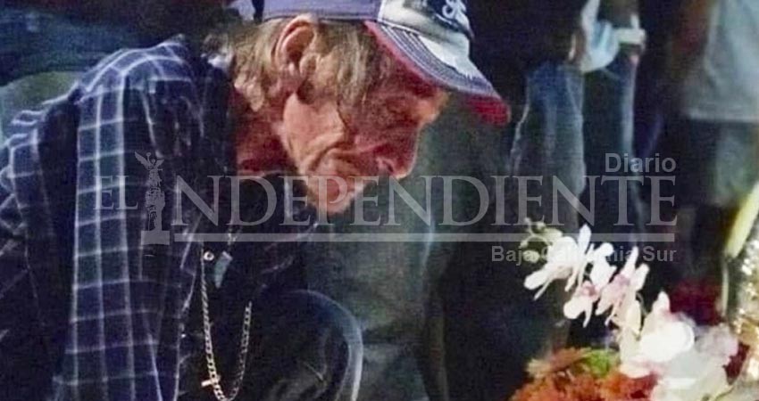 Perdió a su esposa en El Paso e invita a todos al funeral porque no tiene más familia Perdió a su esposa en El Paso e invita a todos al funeral porque no tiene más familia