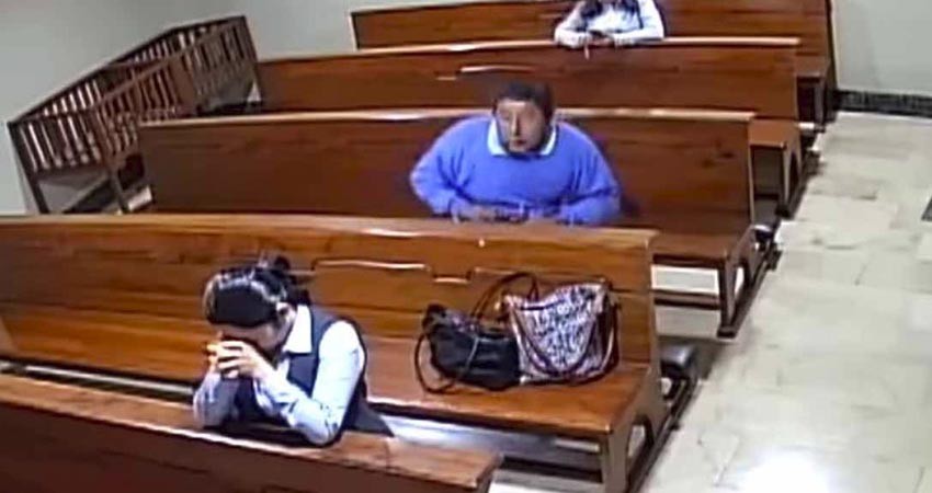 Hombre roba celular en iglesia y todavía se persigna al huir Hombre roba celular en iglesia y todavía se persigna al huir
