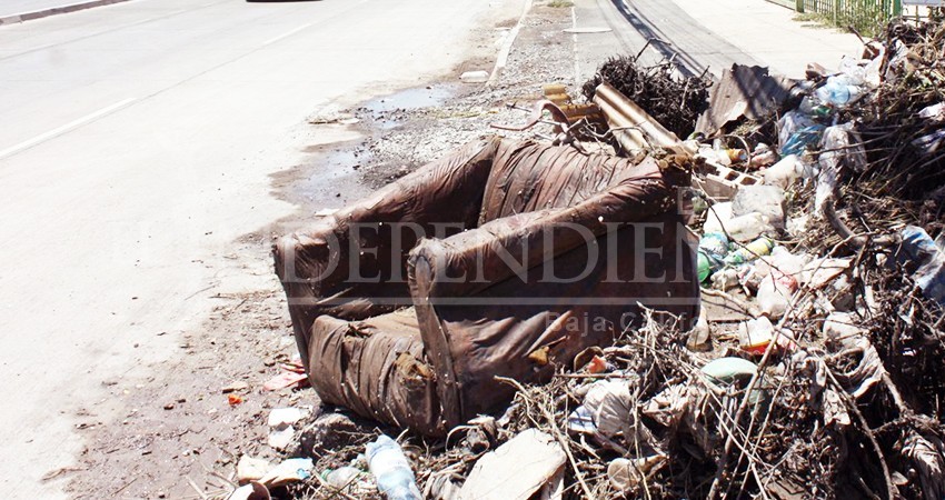 Recolectores de basura de La Paz no recogerán desechos que dañen a los camiones Recolectores de basura de La Paz no recogerán desechos que dañen a los camiones