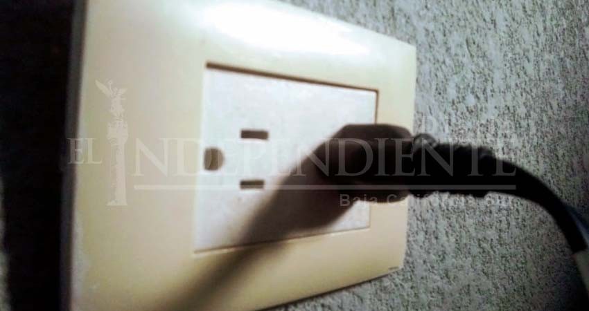 Siguen las quejas contra CFE: nuevo apagón deja 12 horas sin luz a vecinos de Costa Dorada