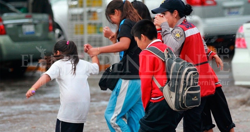 Por lluvias de “Ivo” suspenden clases para este viernes en Los Cabos