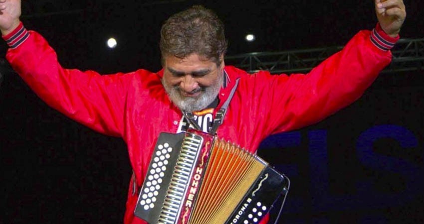 Cuando la cumbia salvó al rock: El legado de Celso Piña Cuando la cumbia salvó al rock: El legado de Celso Piña