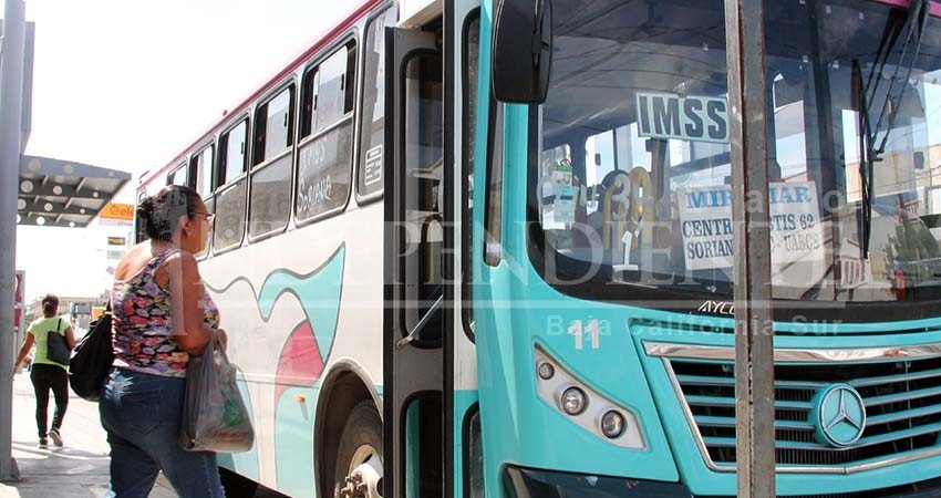 Transportistas esperan que aumente el costo del pasaje del colectivo público en La Paz