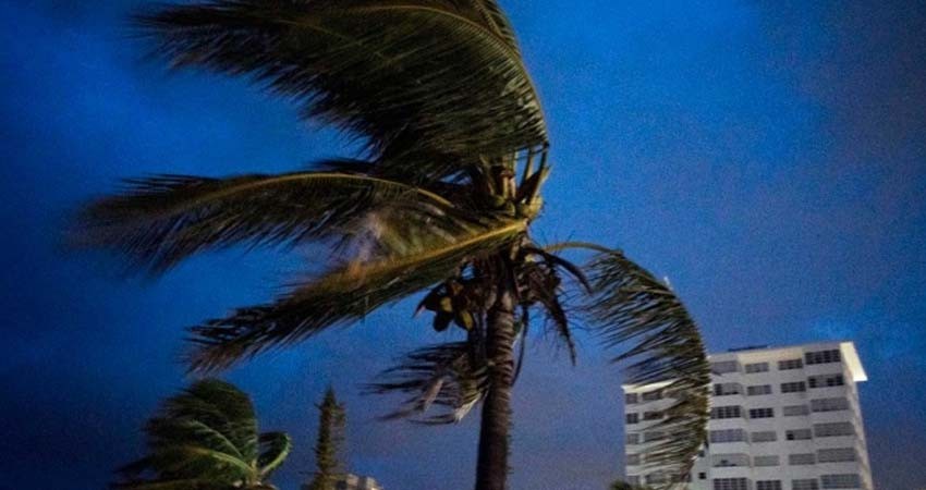 'Dorian' se degrada aún más y ya es categoría 2 'Dorian' se degrada aún más y ya es categoría 2