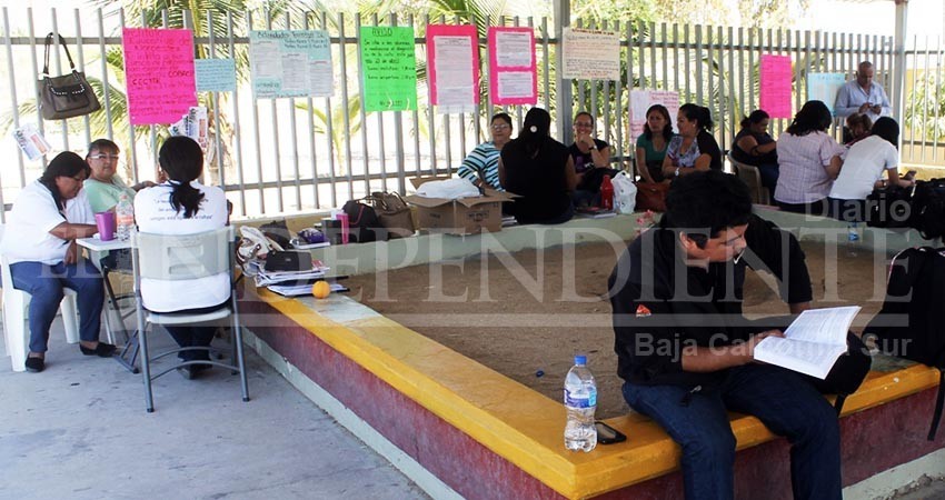 Al menos mil estudiantes de Los Cabos a la espera de seguir sus estudios Al menos mil estudiantes de Los Cabos a la espera de seguir sus estudios