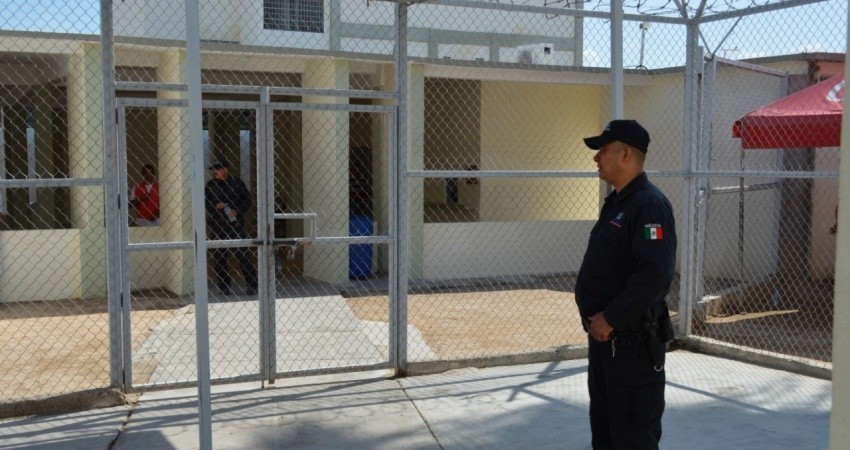 Lo "agarraron" aventando droga para dentro del Cereso de La Paz Lo "agarraron" aventando droga para dentro del Cereso de La Paz