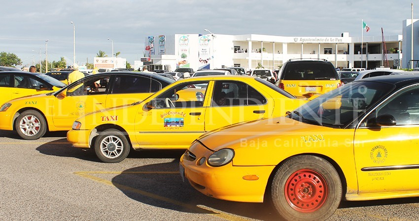 Reacomodo de tarifas de taxis quedó en el aire; agremiados no hicieron solicitud Reacomodo de tarifas de taxis quedó en el aire; agremiados no hicieron solicitud