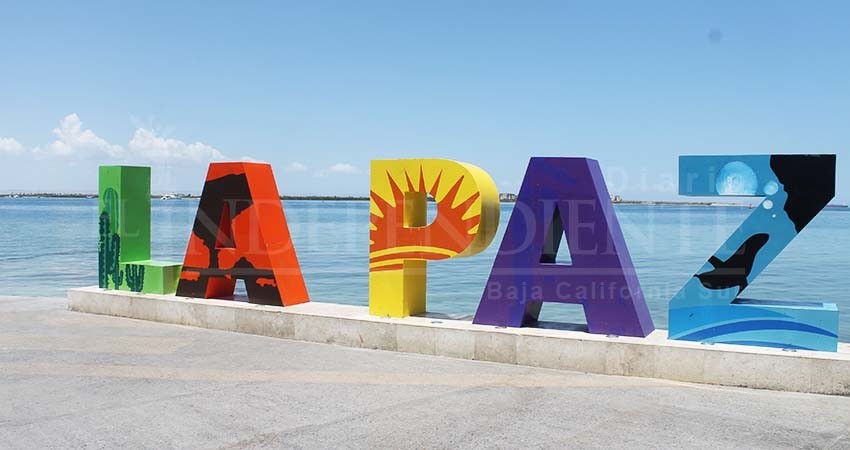 Roban a activista a plena luz de día en el malecón de La Paz Roban a activista a plena luz de día en el malecón de La Paz