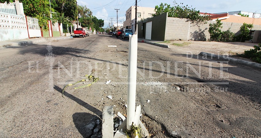 Baches “recién nacidos”, ríos negros y socavones por lluvias en La Paz Baches “recién nacidos”, ríos negros y socavones por lluvias en La Paz