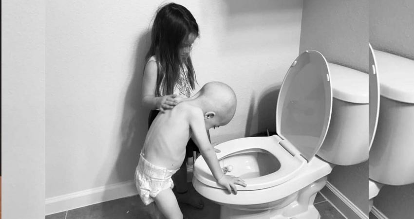 Foto de niña consolando a su hermanito con cáncer conmueve las redes Foto de niña consolando a su hermanito con cáncer conmueve las redes