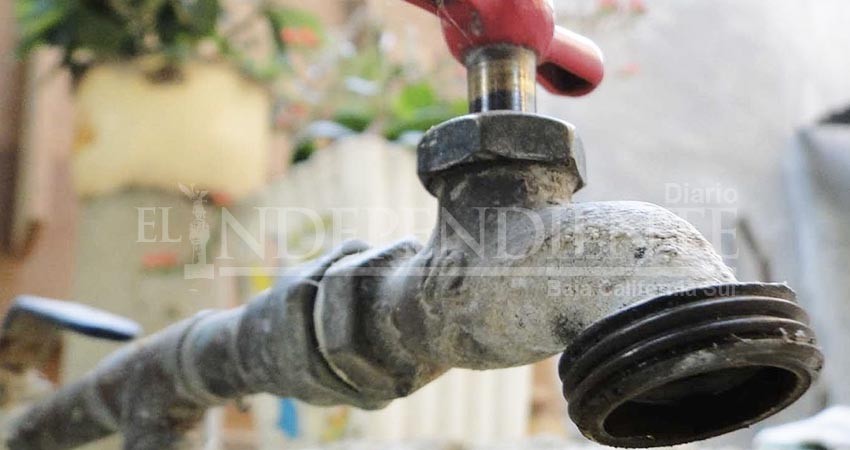 Vecinos de la colonia El Chamizal, sin agua desde hace más de 10 días Vecinos de la colonia El Chamizal, sin agua desde hace más de 10 días