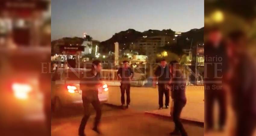 Se lían a golpes conductor de Uber y taxista en zona turística de CSL