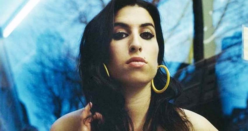 Amy Winehouse: una vida tormentosa y de escándalos Amy Winehouse: una vida tormentosa y de escándalos