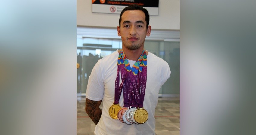 Regresa de Londres el nadador Sudcaliforniano Armando Andrade Regresa de Londres el nadador Sudcaliforniano Armando Andrade