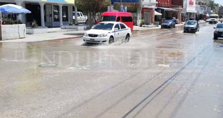 Río de aguas negras en la calle Morelos de CSL Río de aguas negras en la calle Morelos de CSL