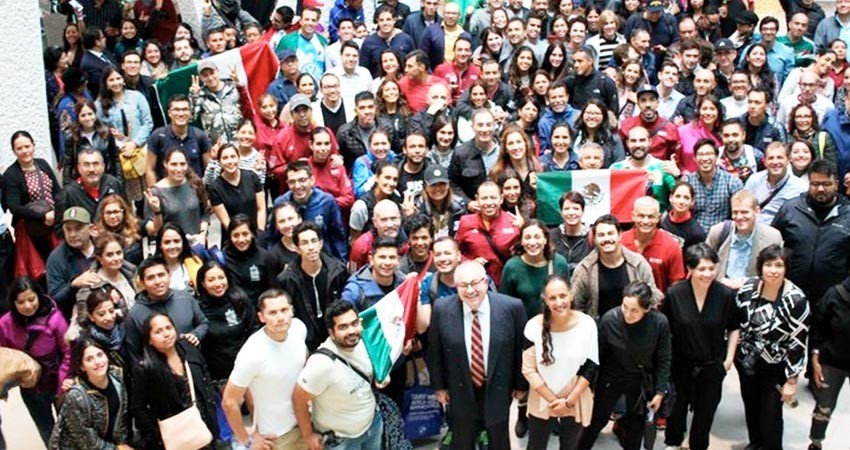 México destaca en maratón de Berlín con 1200 participantes México destaca en maratón de Berlín con 1200 participantes