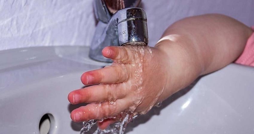 Mata a su hijo con agua hirviendo al tratar de exorcizarlo Mata a su hijo con agua hirviendo al tratar de exorcizarlo