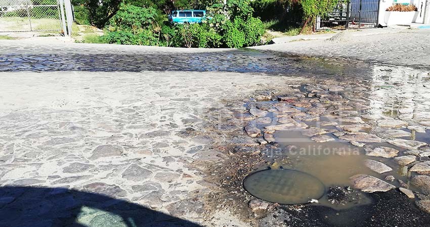 Derrame de aguas negras preocupa a vecinos de la colonia Acuario Derrame de aguas negras preocupa a vecinos de la colonia Acuario
