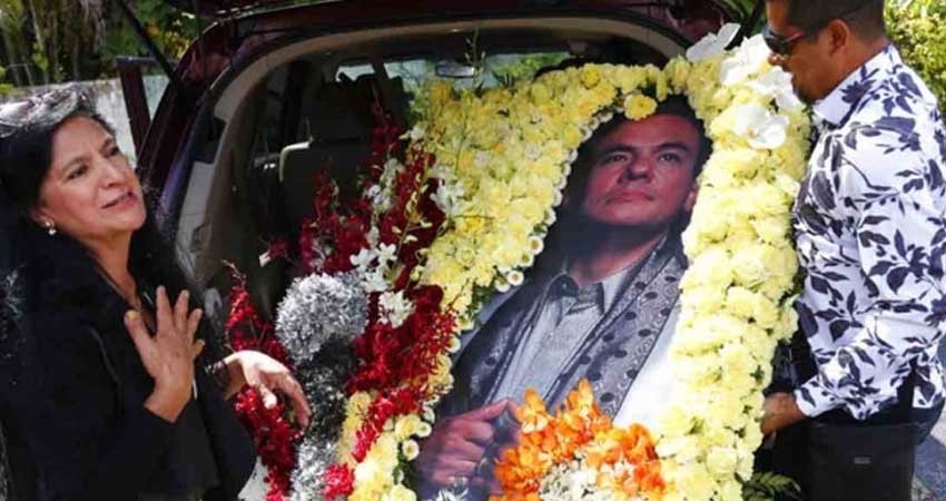 José José sería sepultado en Miami; Mayer busca que sea en México José José sería sepultado en Miami; Mayer busca que sea en México