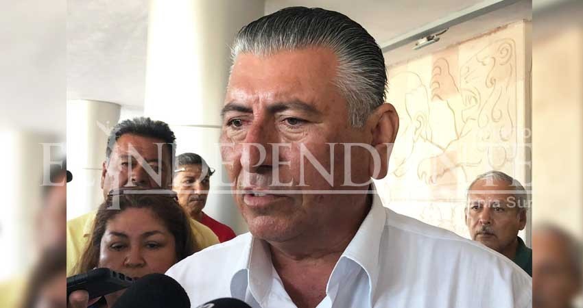 Taxistas se manifiestan en Palacio de Gobierno Taxistas se manifiestan en Palacio de Gobierno