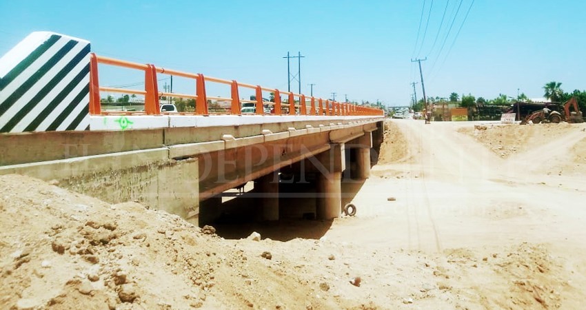Crece invasión en puente de la colonia Santa Rosa Crece invasión en puente de la colonia Santa Rosa