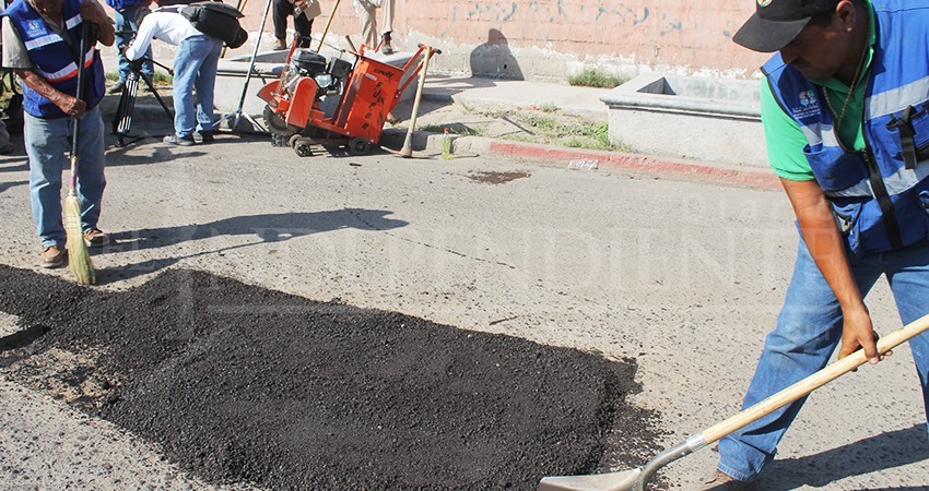 Asegura Sepuim que en 4 meses han tapado 8 mil metros cuadrados de baches en La Paz Asegura Sepuim que en 4 meses han tapado 8 mil metros cuadrados de baches en La Paz