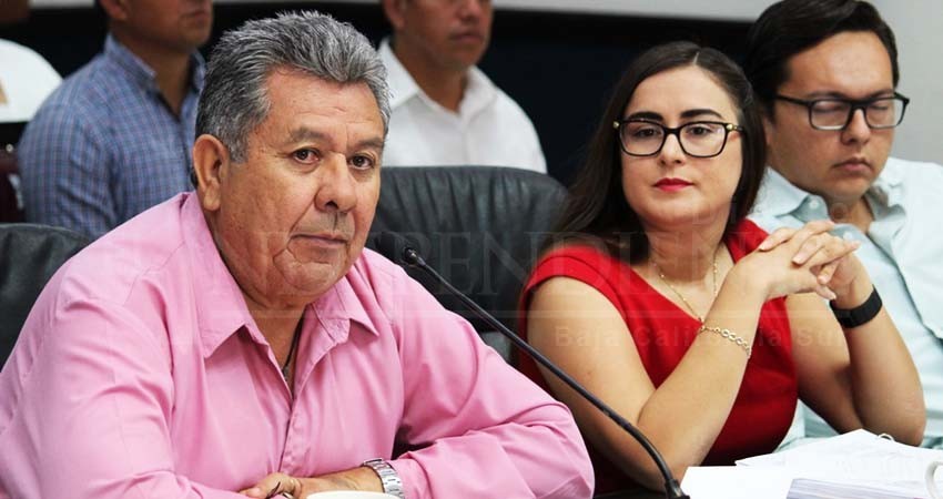 Regidores acusan opacidad en las finanzas del Ayuntamiento paceño Regidores acusan opacidad en las finanzas del Ayuntamiento paceño