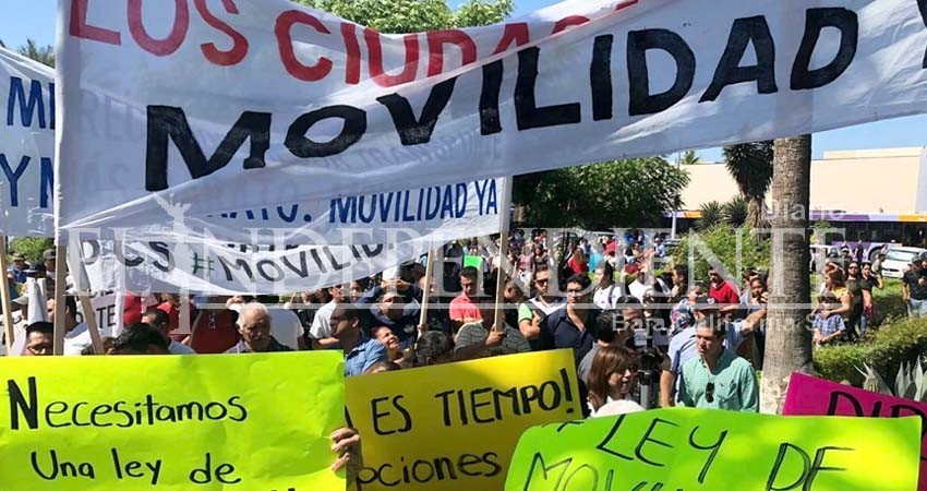 Ciudadanos se manifiestan a favor de la Ley de Movilidad