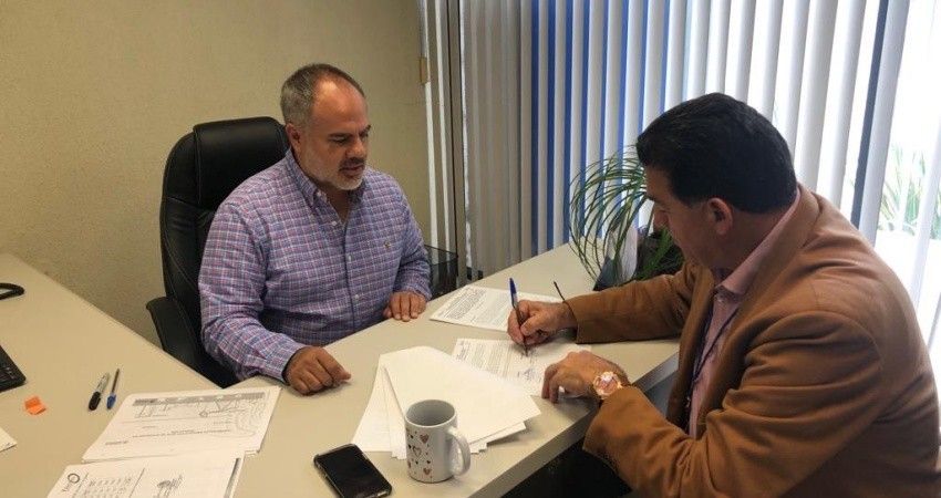 Firma Alcalde convenio con PEMEX para donación de asfalto para La Paz Firma Alcalde convenio con PEMEX para donación de asfalto para La Paz