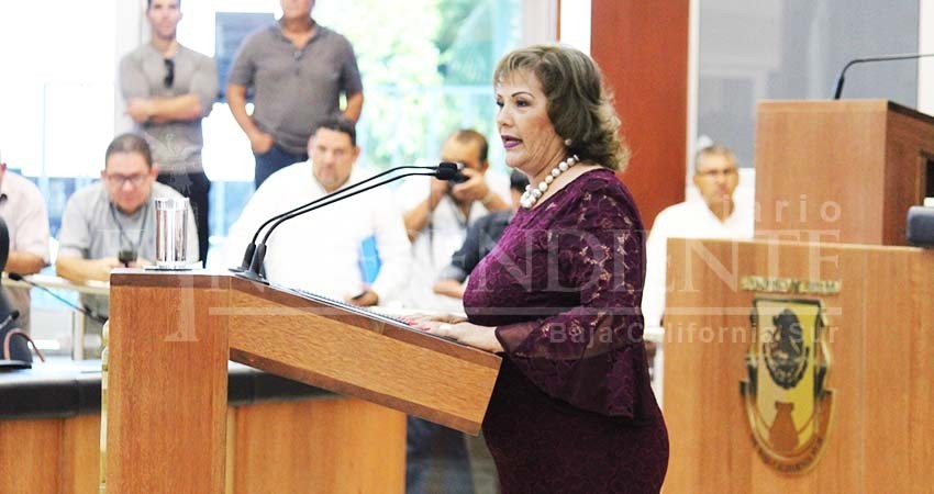 Acreedora a la medalla Dionisia Villarino pide una mujer como gobernadora para 2021 Acreedora a la medalla Dionisia Villarino pide una mujer como gobernadora para 2021