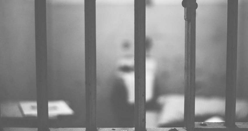 Niñera abusa de menor de 11 años y queda embarazada; va a la cárcel